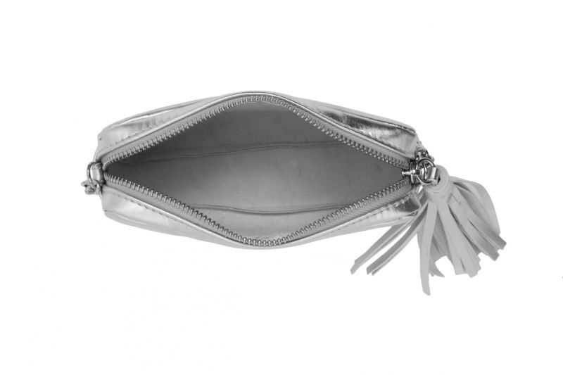 Bolso mini chic  plateado de colgar con asa metalica lacambra